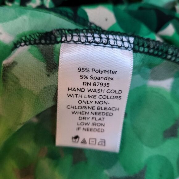 2/$30 Kelly Green Tunic with Nice Print - Size Medium - Picture 4 of 4